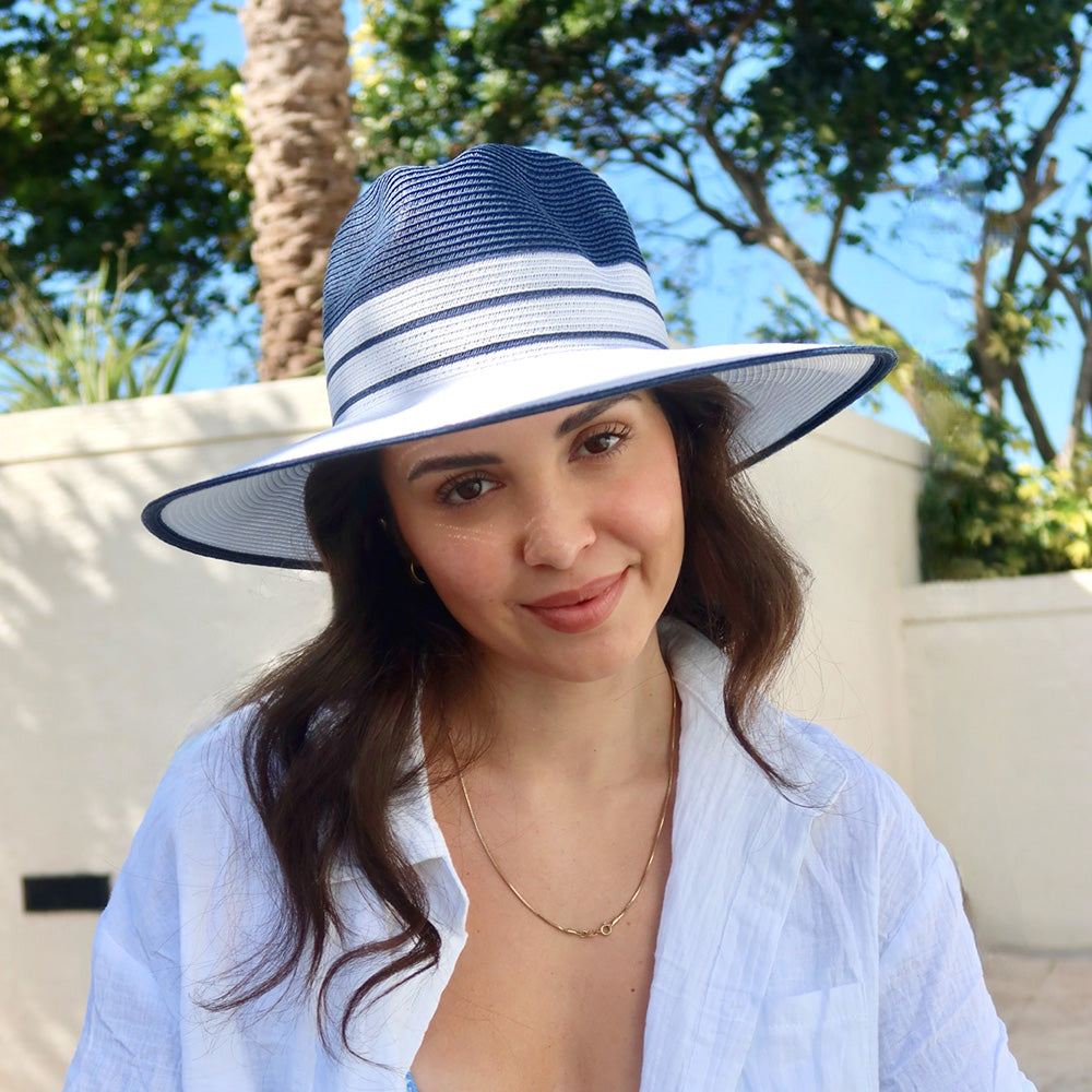 Danielle Hat White/Navy