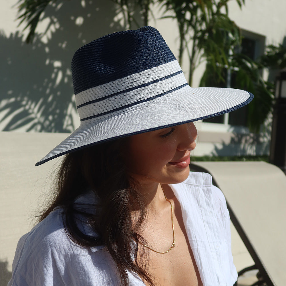 Danielle Hat White/Navy