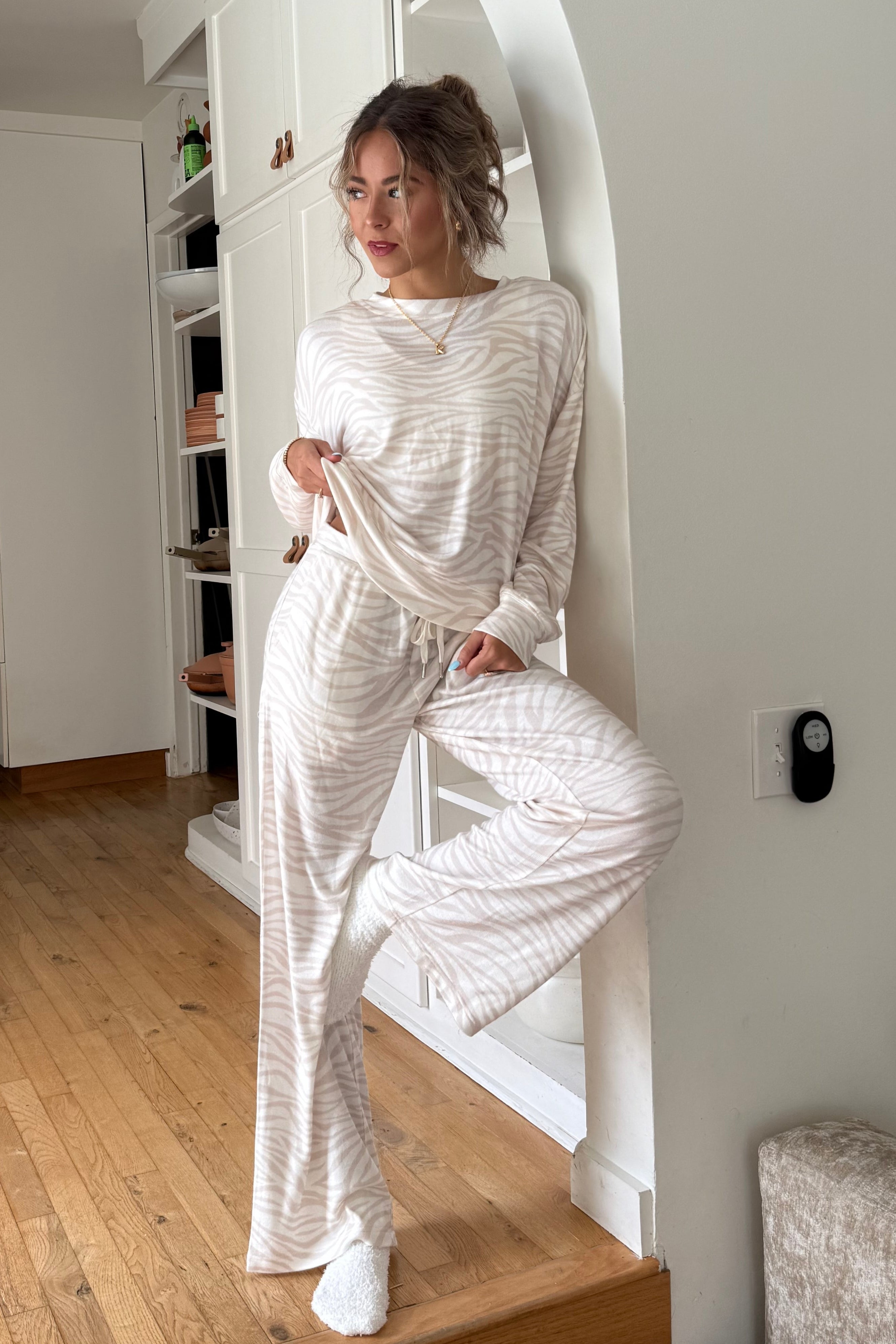 Mai Crew Sweatshirt - White Tiger