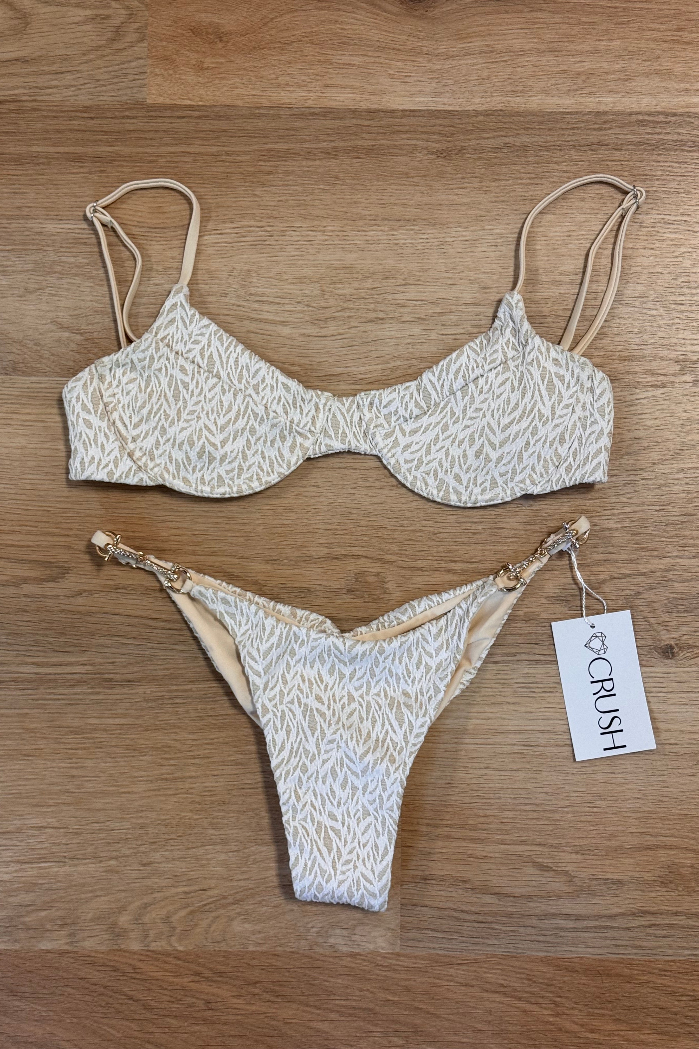 SAMPLE SALE 242