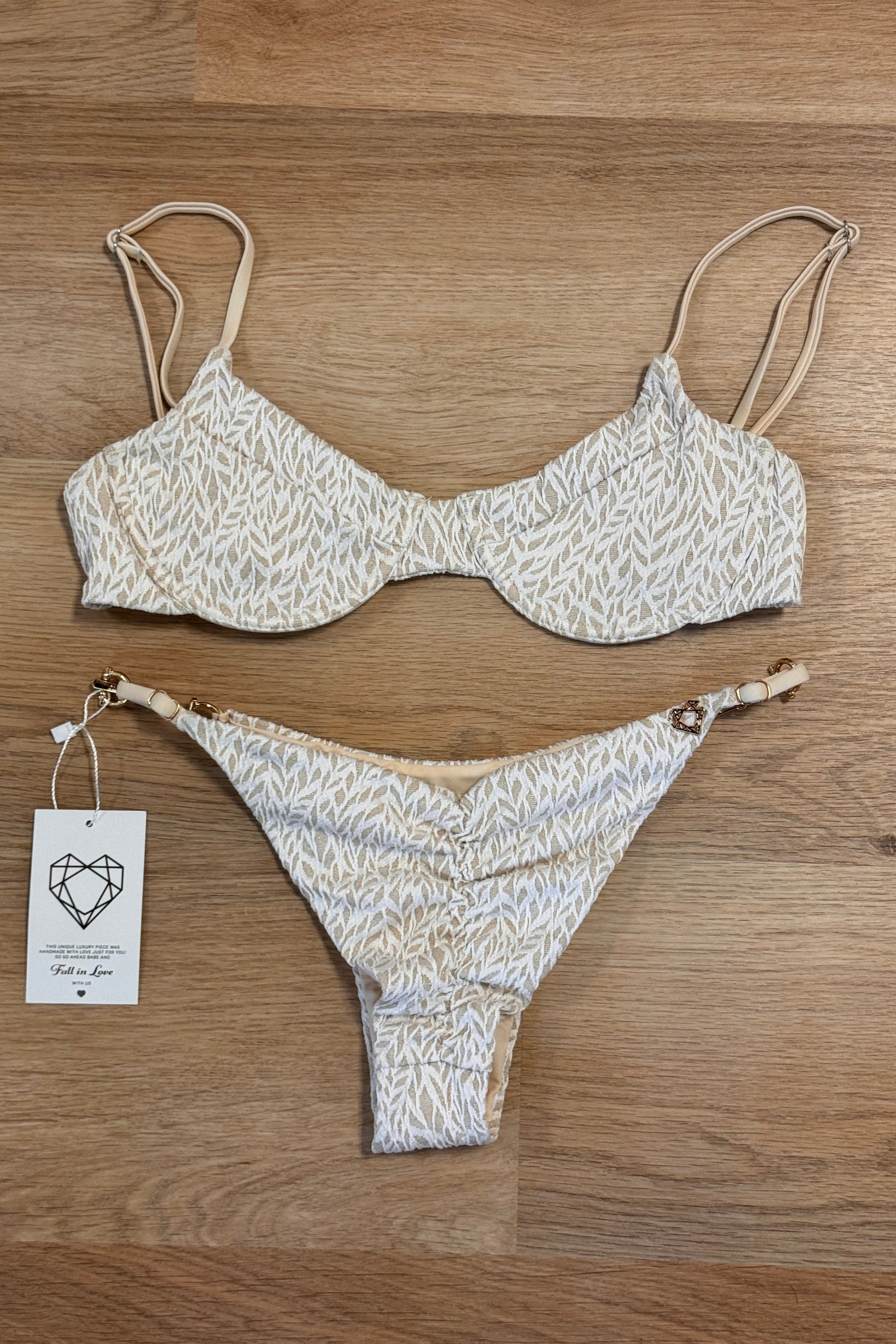 SAMPLE SALE 242