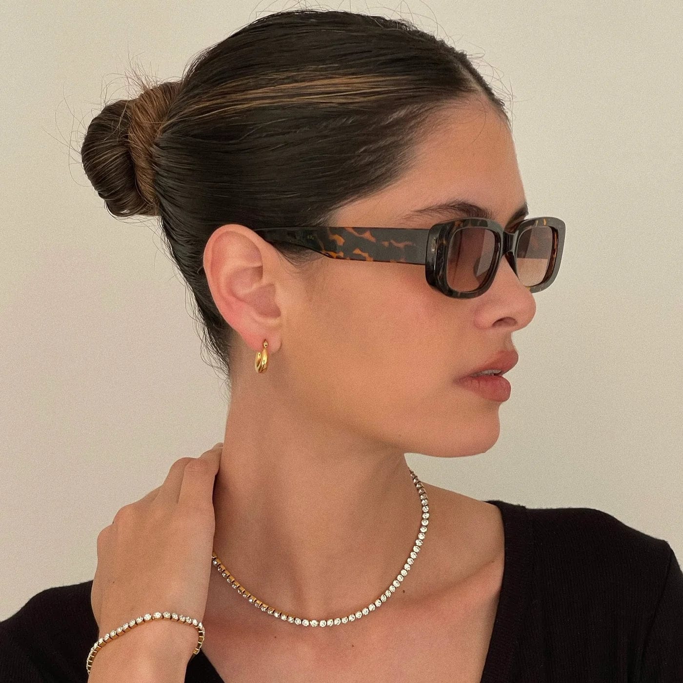 Ellie Vail earrings 18k Anastasia Huggie Hoop Earring