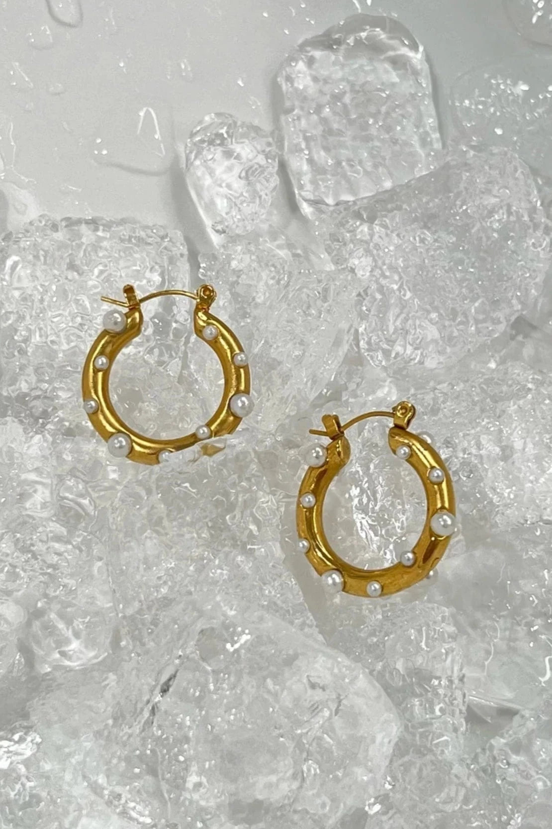 Ellie Vail earrings Nicoletta Pearl Hoop // EARRING